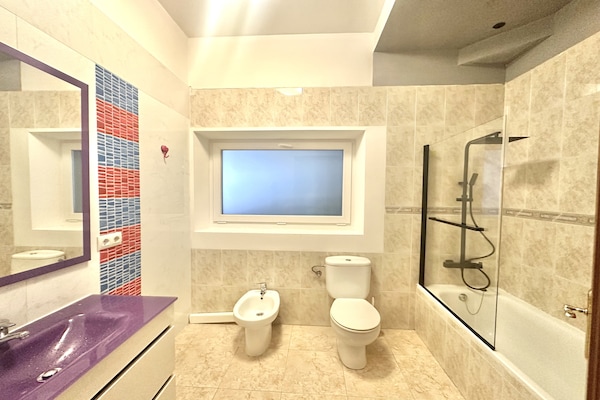 Foto van Villa in Empuriabrava met privézwembad - Vakantiehuis in Empuriabrava - BathRoom