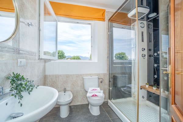 Foto van Villa in Empuriabrava met privézwembad - Vakantiehuis in Empuriabrava - BathRoom
