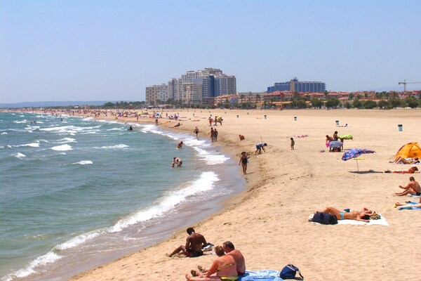 Foto van Villa in Empuriabrava met privézwembad - Vakantiehuis in Empuriabrava - AreaSummer1KM