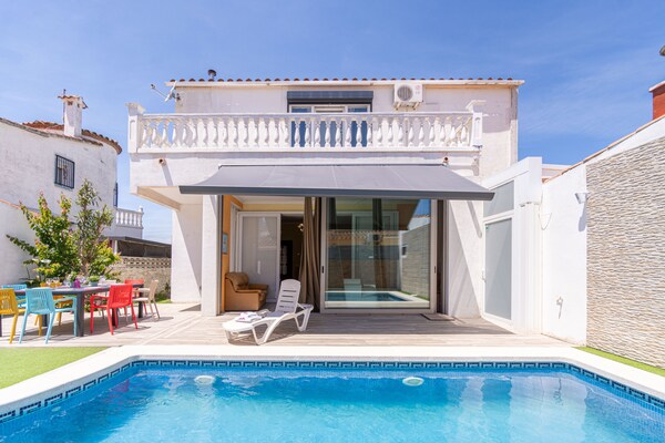 Foto van Villa in Empuriabrava met privézwembad - Vakantiehuis in Empuriabrava - Outdoor