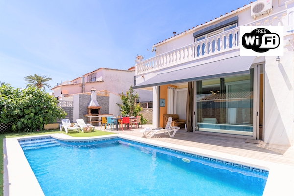 Foto van Villa in Empuriabrava met privézwembad - Vakantiehuis in Empuriabrava - Outdoor