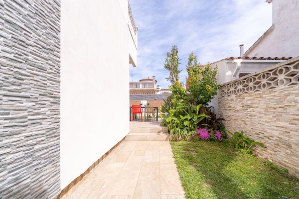 Foto van Villa in Empuriabrava met privézwembad - Vakantiehuis in Empuriabrava - Outdoor