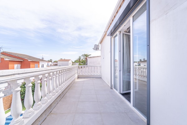 Foto van Villa in Empuriabrava met privézwembad - Vakantiehuis in Empuriabrava - terrace