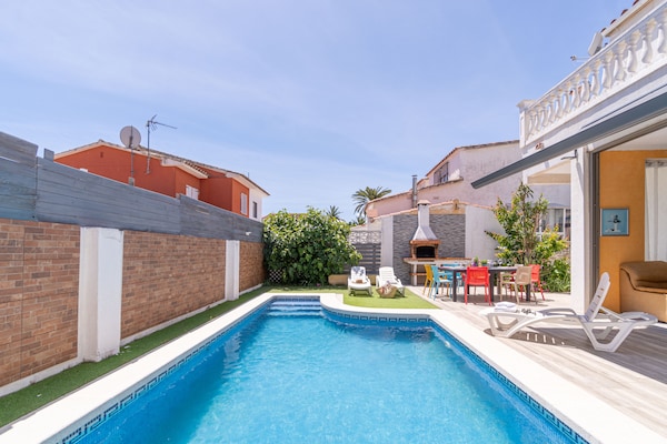 Foto van Villa in Empuriabrava met privézwembad - Vakantiehuis in Empuriabrava - PoolOfHouse