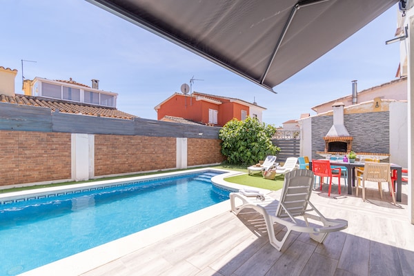 Foto van Villa in Empuriabrava met privézwembad - Vakantiehuis in Empuriabrava - PoolOfHouse