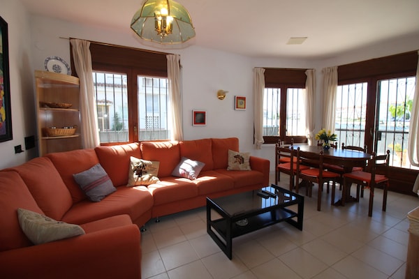 Foto van Villa in Empuriabrava bij Sant Maurici Meer - Vakantiehuis in Empuriabrava - LivingRoom