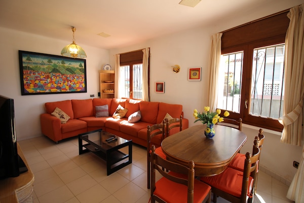 Foto van Villa in Empuriabrava bij Sant Maurici Meer - Vakantiehuis in Empuriabrava - LivingRoom