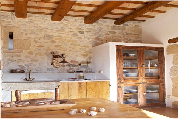 Foto van Ruim huis in Navata - Vakantiehuis in Navata - DiningRoom