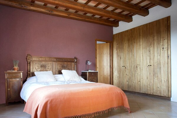 Foto van Ruim huis in Navata - Vakantiehuis in Navata - BedRoom