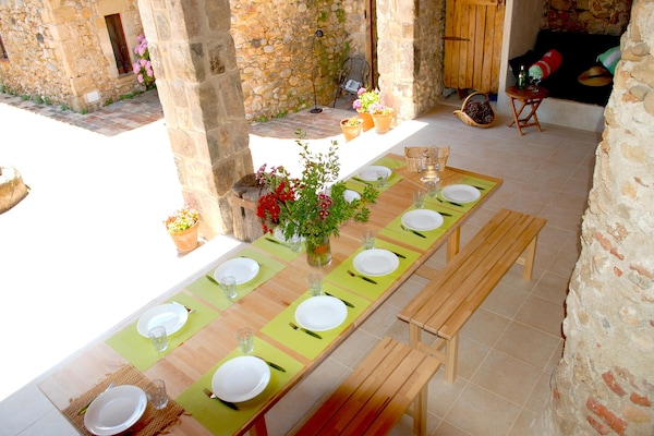 Foto van Ruim huis in Navata - Vakantiehuis in Navata - TerraceBalcony