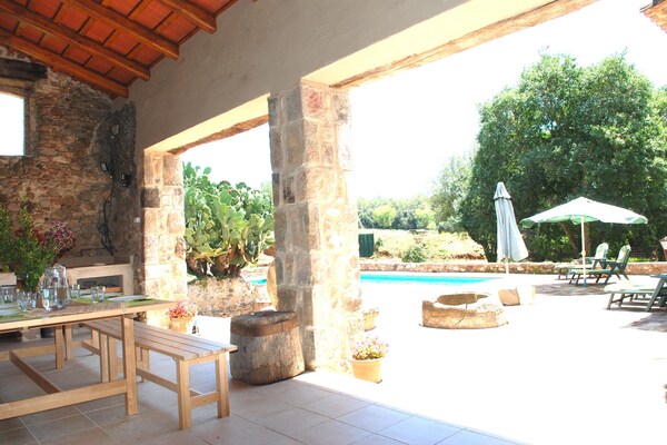 Foto van Ruim huis in Navata - Vakantiehuis in Navata - PoolOfHouse