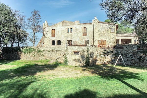 Foto van Ruim huis in Navata - Vakantiehuis in Navata - ViewSummer