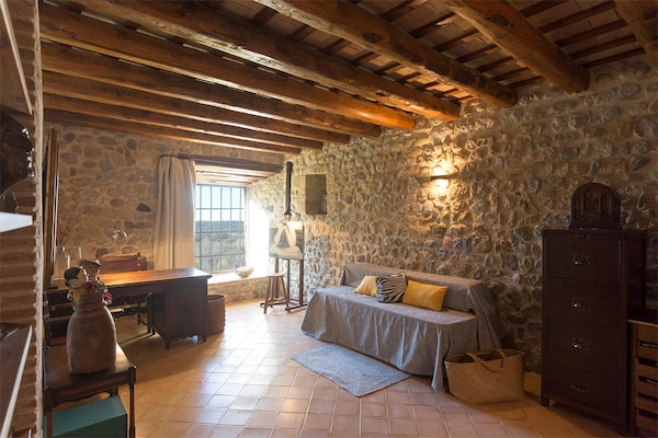 Foto van Ruim huis in Navata - Vakantiehuis in Navata - LivingRoom