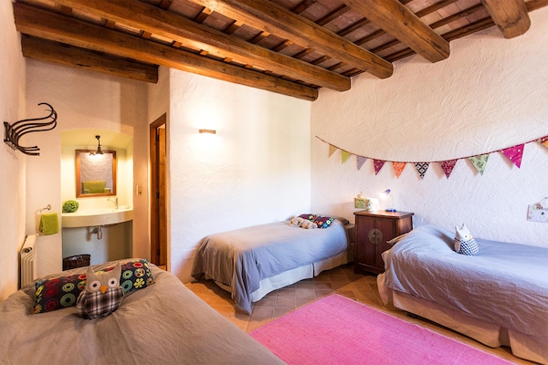 Foto van Ruim huis in Navata - Vakantiehuis in Navata - BedRoom