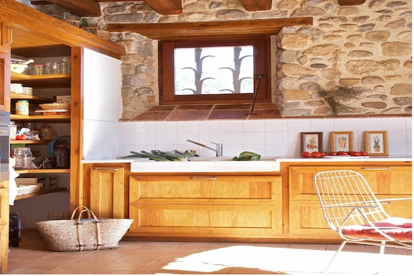 Foto van Ruim huis in Navata - Vakantiehuis in Navata - Kitchen