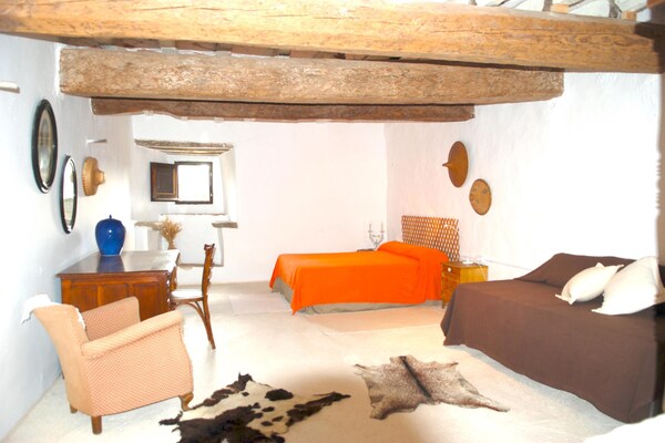 Foto van Ruim huis in Navata - Vakantiehuis in Navata - BedRoom