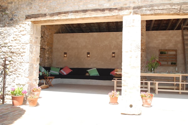 Foto van Ruim huis in Navata - Vakantiehuis in Navata - TerraceBalcony