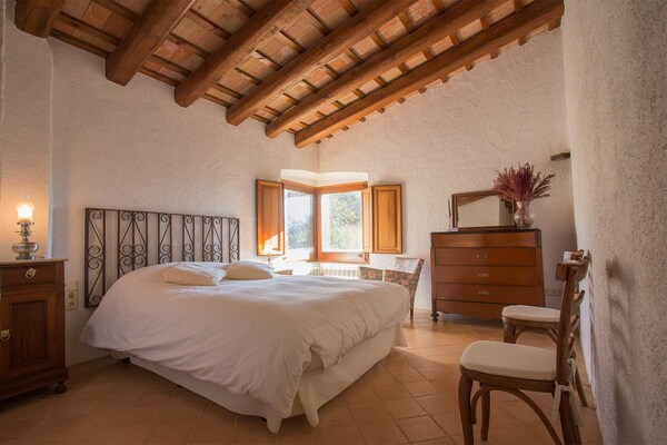 Foto van Ruim huis in Navata - Vakantiehuis in Navata - BedRoom