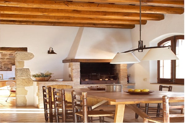 Foto van Ruim huis in Navata - Vakantiehuis in Navata - DiningRoom