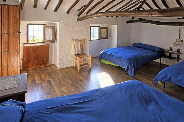 Foto van Cottage in Andalusië bij Sierras Subbéticas - Vakantiehuis in Andalucía - BedRoom