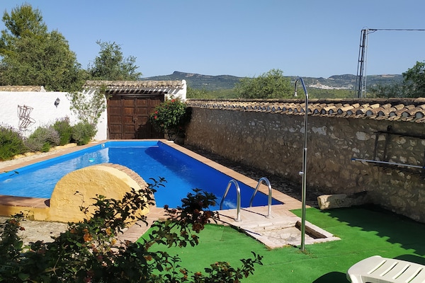 Foto van Boerderij bij Iznajar Meer - Vakantiehuis in Fuentes de Cesna - PoolOfHouse