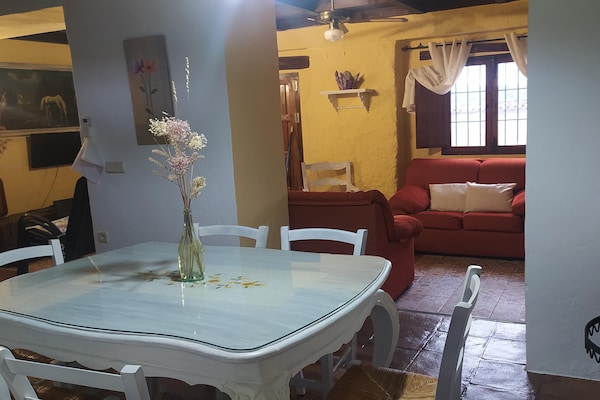 Foto van Boerderij bij Iznajar Meer - Vakantiehuis in Fuentes de Cesna - DiningRoom