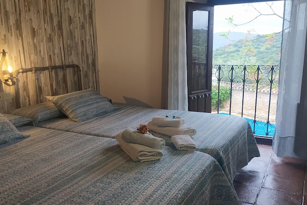 Foto van Boerderij bij Iznajar Meer - Vakantiehuis in Fuentes de Cesna - BedRoom