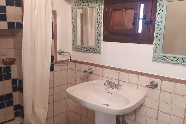 Foto van Boerderij bij Iznajar Meer - Vakantiehuis in Fuentes de Cesna - BathRoom