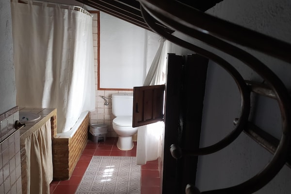 Foto van Charmante boerderijretraite - Vakantiehuis in Fuentes de Cesna - BathRoom