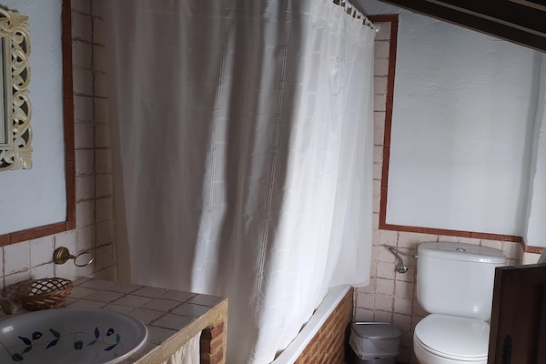 Foto van Charmante boerderijretraite - Vakantiehuis in Fuentes de Cesna - BathRoom