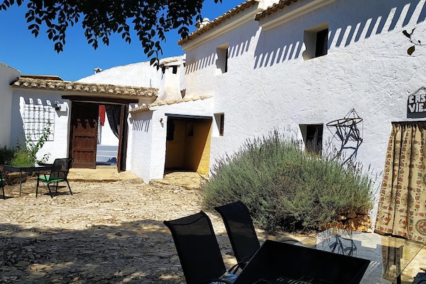 Foto van Charmante boerderijretraite - Vakantiehuis in Fuentes de Cesna - TerraceBalcony