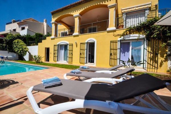 Foto van Villa in Salobrena bij Tropisch Zwembad & Strand - Vakantiehuis in Salobreña - ExteriorSummer