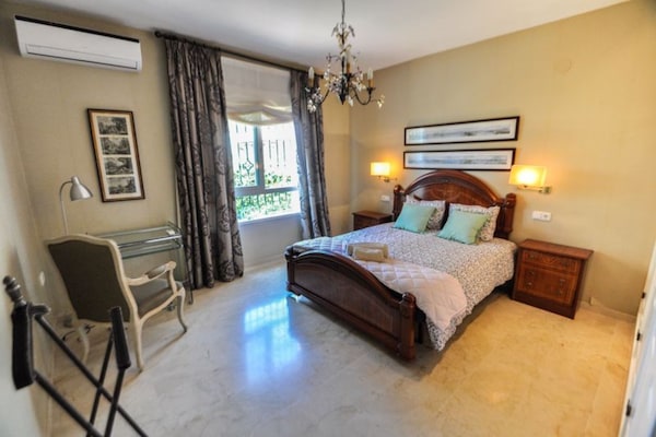 Foto van Villa in Salobrena bij Tropisch Zwembad & Strand - Vakantiehuis in Salobreña - BedRoom