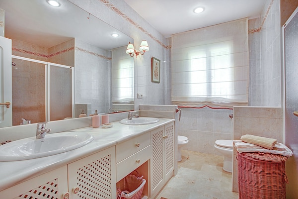 Foto van Villa in Salobrena bij Tropisch Zwembad & Strand - Vakantiehuis in Salobreña - BathRoom