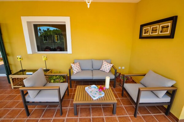 Foto van Villa in Salobrena bij Tropisch Zwembad & Strand - Vakantiehuis in Salobreña - TerraceBalcony