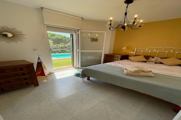 Foto van Villa in Salobrena bij Tropisch Zwembad & Strand - Vakantiehuis in Salobreña - BedRoom