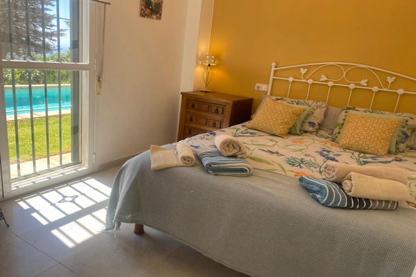 Foto van Villa in Salobrena bij Tropisch Zwembad & Strand - Vakantiehuis in Salobreña - BedRoom