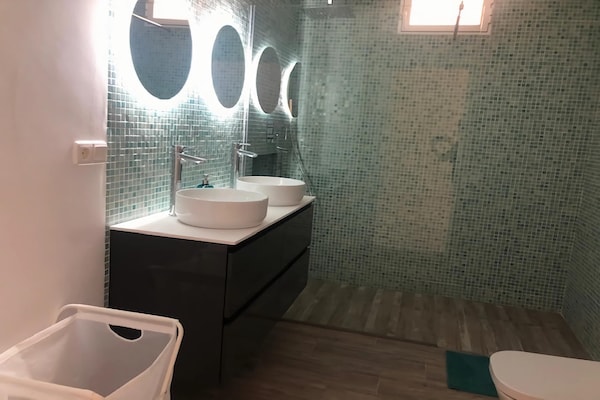 Foto van Villa in Salobrena bij Tropisch Zwembad & Strand - Vakantiehuis in Salobreña - BathRoom