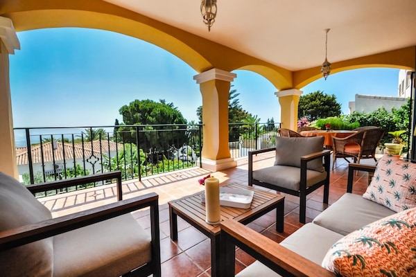 Foto van Villa in Salobrena bij Tropisch Zwembad & Strand - Vakantiehuis in Salobreña - TerraceBalcony