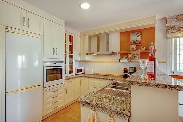 Foto van Villa in Salobrena bij Tropisch Zwembad & Strand - Vakantiehuis in Salobreña - Kitchen
