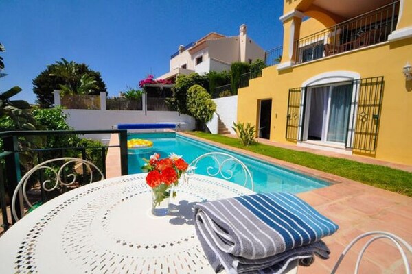 Foto van Villa in Salobrena bij Tropisch Zwembad & Strand - Vakantiehuis in Salobreña - ExteriorSummer