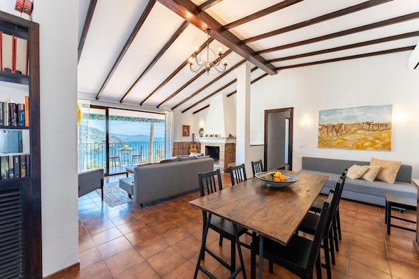 Foto van Faro's Sun Beach Villa in Almuñecar - Vakantiehuis in Almuñécar - DiningRoom
