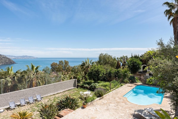 Foto van Faro's Sun Beach Villa in Almuñecar - Vakantiehuis in Almuñécar - PoolOfHouse
