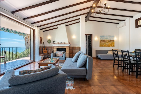Foto van Faro's Sun Beach Villa in Almuñecar - Vakantiehuis in Almuñécar - LivingRoom