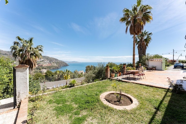 Foto van Faro's Sun Beach Villa in Almuñecar - Vakantiehuis in Almuñécar - GardenSummer