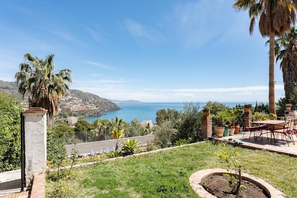 Foto van Faro's Sun Beach Villa in Almuñecar - Vakantiehuis in Almuñécar - ViewSummer