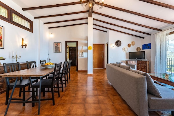 Foto van Faro's Sun Beach Villa in Almuñecar - Vakantiehuis in Almuñécar - LivingRoom