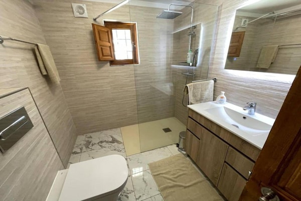 Foto van Villa met 5 slaapkamers, zwembad, Swimjet en Jacuzzi - BathRoom