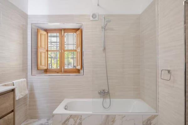 Foto van Villa met 5 slaapkamers, zwembad, Swimjet en Jacuzzi - BathRoom