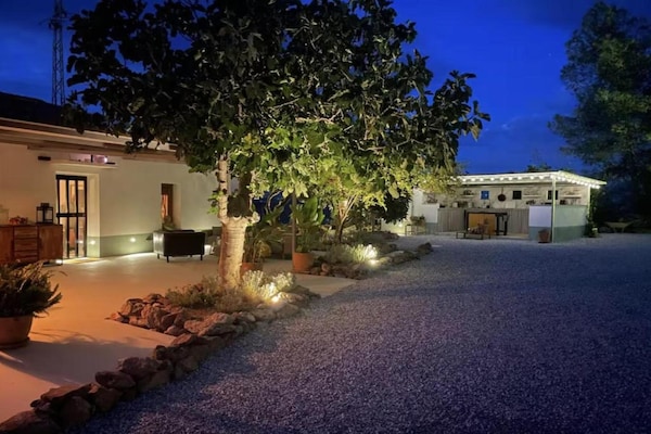 Foto van Villa met 5 slaapkamers, zwembad, Swimjet en Jacuzzi - GardenSummer